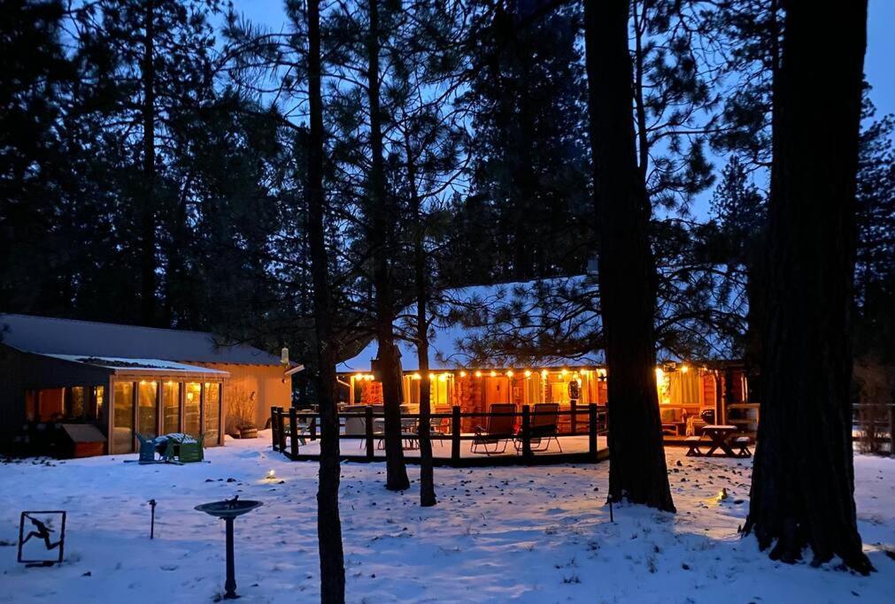 Beautiful Log Home Outside Of Sisters Exterior photo